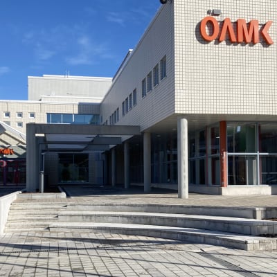 Oulun ammattikorkeakoulun rakennus Linnanmaan kampuksen alueella.