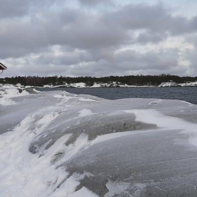 Damernas simhus i Hangö på vintern.