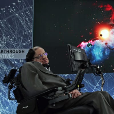 Stephen Hawking på ett presstillfälle om kosmologi I One World Trade Center i New York.