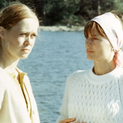 Marja Packalén ja Harriet Andersson elokuvassa Anna (1970).