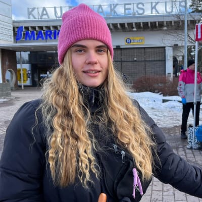 Sara Piirainen haki ilmaisen hodarin Foodoran vaalitempauksesta.