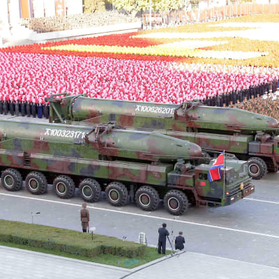 Nordkorea visade upp den Interkontinentala ballistiska missilen KN-08 under en militärparad i Pyongyang år 2015