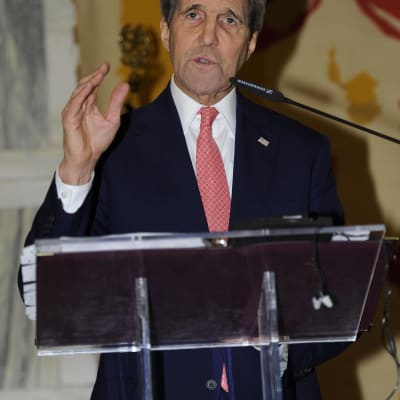 John Kerry i Rom den 13 december 2015.