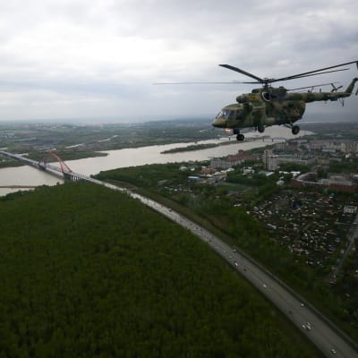 En krigshelikopter i Ryssland.