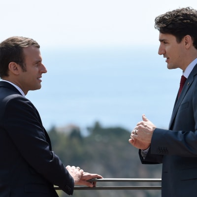 Justin Trudeau och Emmanuel Macron träffas under G-7 mötet i Taormina maj 2017