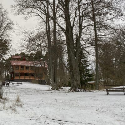 Villa Wuorio sijaitsee Helsingin Laajasalossa. 
