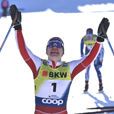 Nadine Fähndrich firar sprintseger.