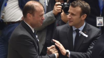 Maltas premiärminister Joseph Muscat och Frankrikes president Emmanuel Macron.
