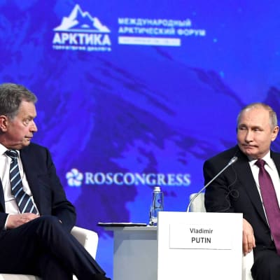 Sauli Niinistö och Vladimir Purin vid den arktiska konferensen i S:t Petersburg