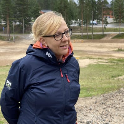 Pääsihteeri Marita Kaipainen pohtii tulevia nuorten talviolympiapäiviä.