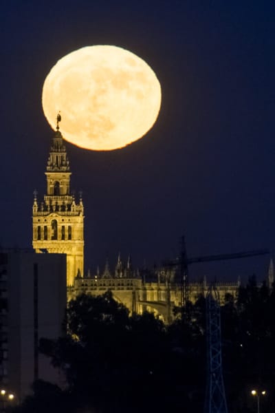 Supermåne i Sevilla.