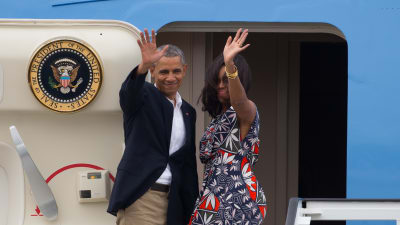 Barack Obama och Michelle Obama lämnar Kuba.