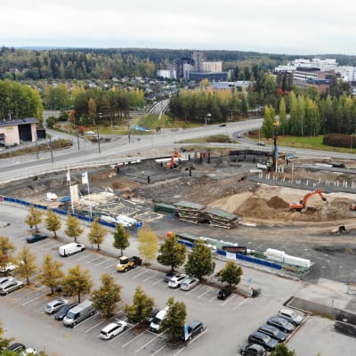 TOASin Hippos-korttelin rakennustyömaa Tampereella. Kuvassa myös TAMK, TAYS ja Kissanmaan koulu.