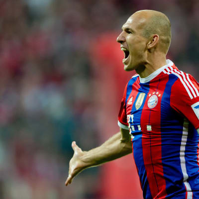 Arjen Robben urstark i seriepremiären för  FC Bayern München.