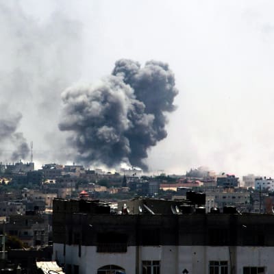 Israeliskt artilleri träffar hus i Rafah i södra Gaza efter att eldupphöret föll samman 1.8