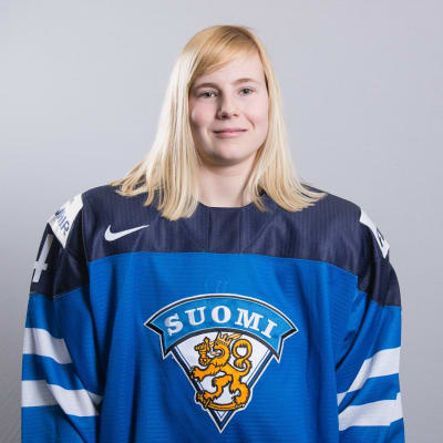 16 åriga Petra Nieminen imponerade när damlejonen träningsspelade mot Schweiz.