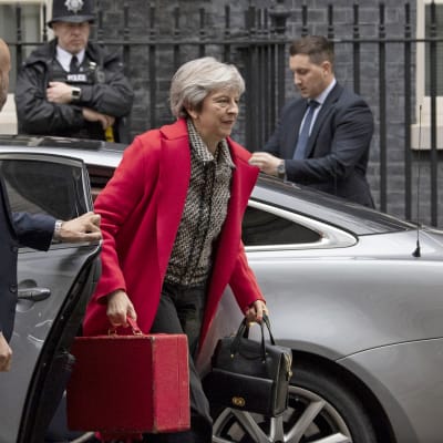 Premiärminister Theresa May anlände till 10 Downing Street på fredagen efter att ha svarat på lyssnarnas frågor på LBC radio. 