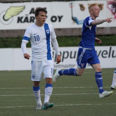 Simon Skrabb med U21-landslaget mot Färöarna 2015.