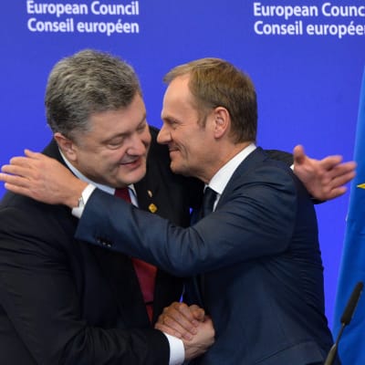 Petro Poroshenko, Donald Tusk