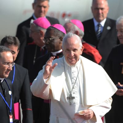 Påven Franciskus inledde på lördagen ett historiskt, två dagar långt besök i Irland. Det här är det första påvebesöket på 39 år i Irland