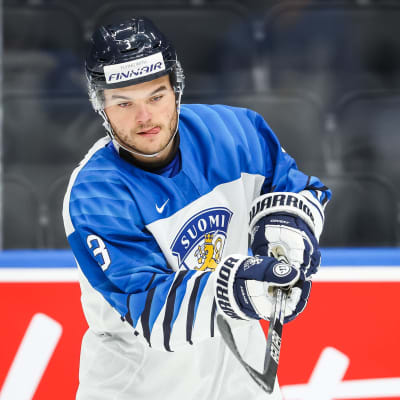 Nuorten Leijonien puolustaja Ruben Rafkin kuvassa