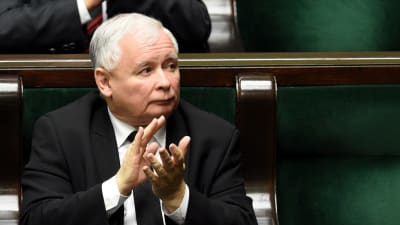 Jaroslaw Kaczynski i det polska parlamentet 18 november 2015