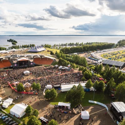 Ilosaarirockin festivaalualue heinäkuisena lauantaina kesällä 2019. 