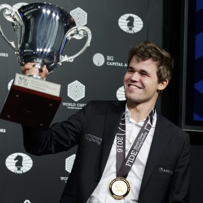 Norrmanen Magnus Carlsen, trefaldig världsmästare i schack.