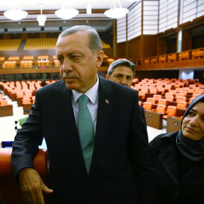 Turkiets president Erdogan i parlamentet.