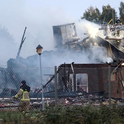 Delar av Örebro moské totalförstördes i en brand natten till tisdagen den 26 september.