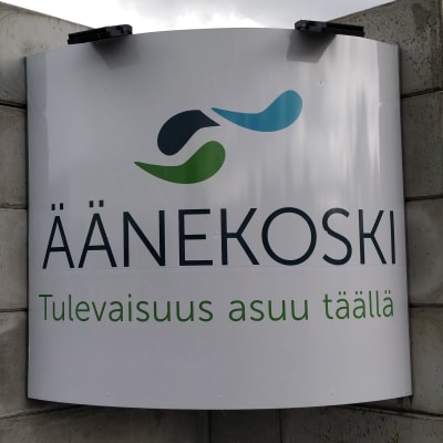 Äänekosken kaupungin mainoskyltti kaupungin keskustassa.