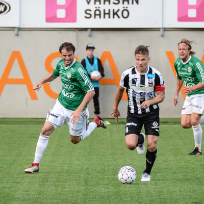 Mehmet Hetemaj och Sebastian Strandvall gör upp om herraväldet i Österbotten.