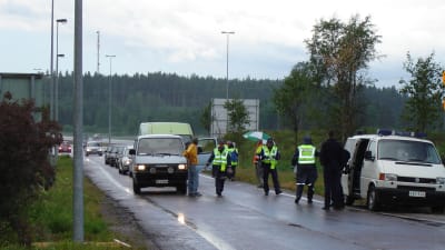 Polisen kontrollerar bilister
