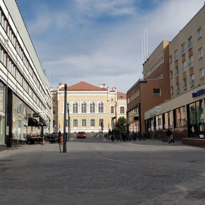 Vanha Lyseon rakennus Asemakadun päässä Jyväskylän keskustassa. 