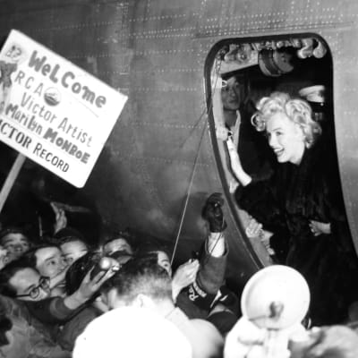 Marilyn Monroe saapuu Koreaan 15.2.1954