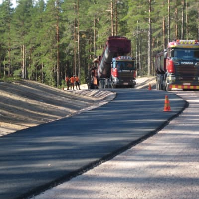 Mangårsvägen i Karis asfalteras.