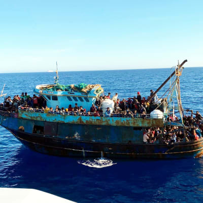 Ett fartyg med migranter i Italien.