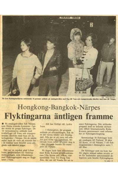 Tidningsurklipp från Vasabladet i november 1988. Rubrik: Hongkong-Bangkok-Närpes. Underrubrik: Flyktingarna äntligen framme.