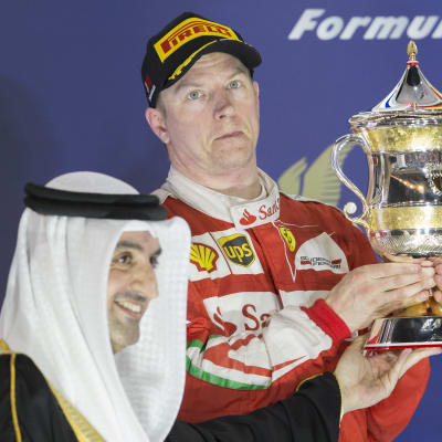 Kimi Räikkönen på podiet i Bahrain 2016.