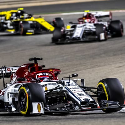 Kimi Räikkönen kör i Bahrain.