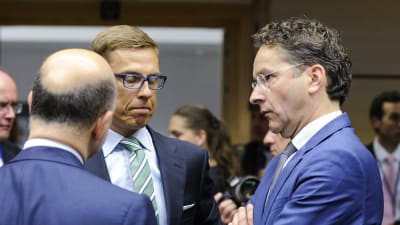 Finansministrarna Alexander Stubb och Jeroen Dijsselbloem på Ecofinmöte i Bryssel.