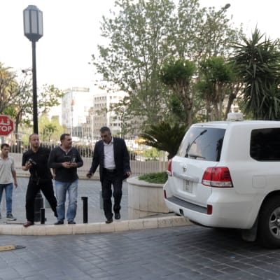 OPCW:s utredare anländer till Damaskus den 14.4.2018.