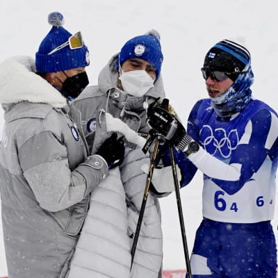 Finlands stafettlag efter målgång i OS-stafetten.