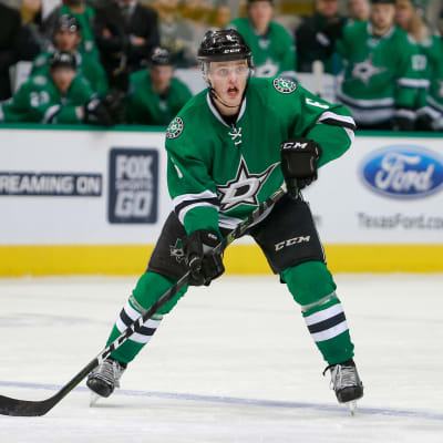 Julius Honka debuterade i NHL.