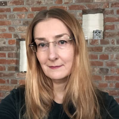 Emmi Itäranta selfie-kuvassa