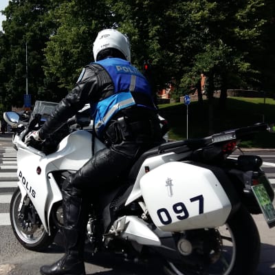Motorcykelpolis i Åbo.