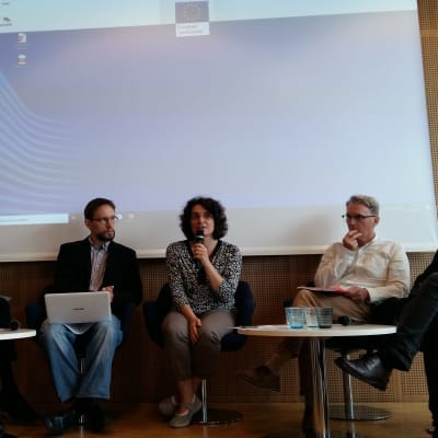 Fredsorganisationer diskuterar vapenexport i europasalen i Hfrs 27.8.2019