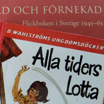 Bild av Birgitta Theanders doktorsavhandling om flickboken i Sverige och en bild av Merri Viks Alla tiders Lotta-pärm.