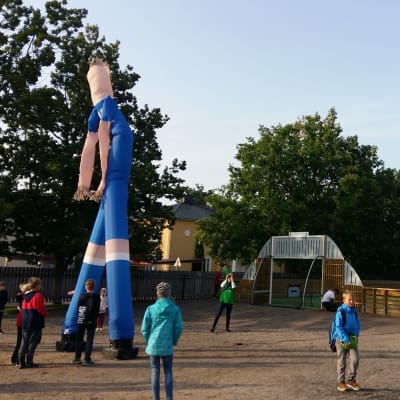 barn på skolgård