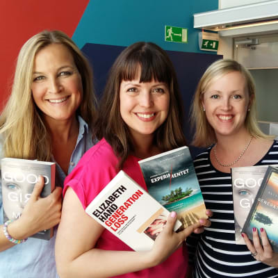 Anne Hietanen, Eva Frantz och Jessica Andersin diskuterar nya deckare i programmet Böcker i bersån.